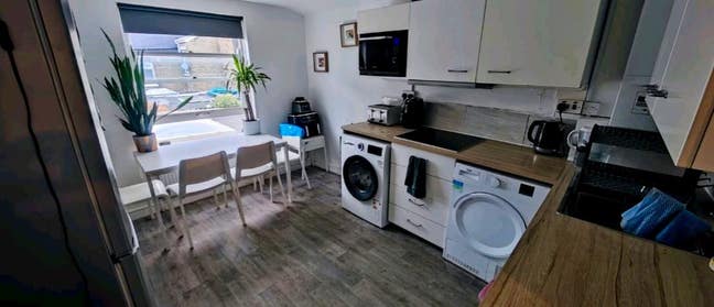 2 Spacious & Furnished Double Rooms in Forest Gate Main Photo
