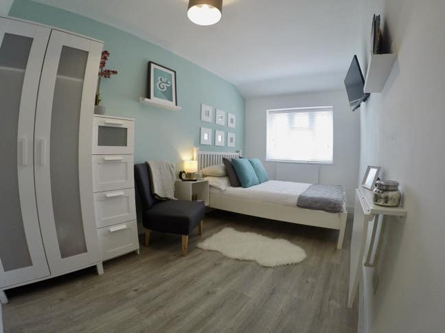 Love Bright En-Suite Rooom in Professional House Main Photo