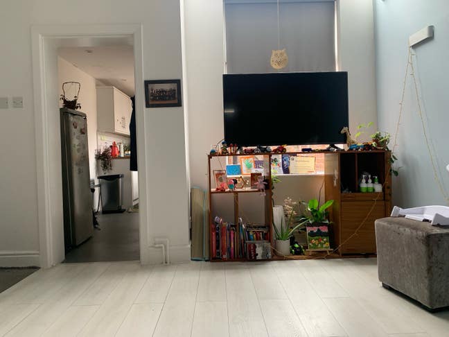 Room to share for a month Main Photo