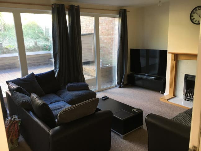 Double Room Close to Airport and Town Main Photo