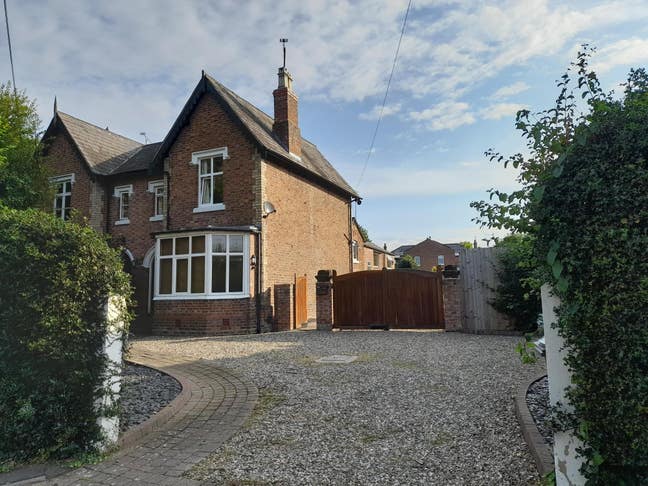 Gorgeous Double Room in Private Park Close to Zoo Main Photo