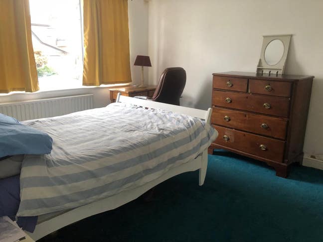 Bedroom with  own Bathroom & own Kitchen  Main Photo