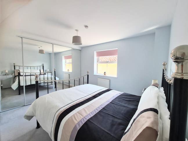Double Room in private secure house Main Photo