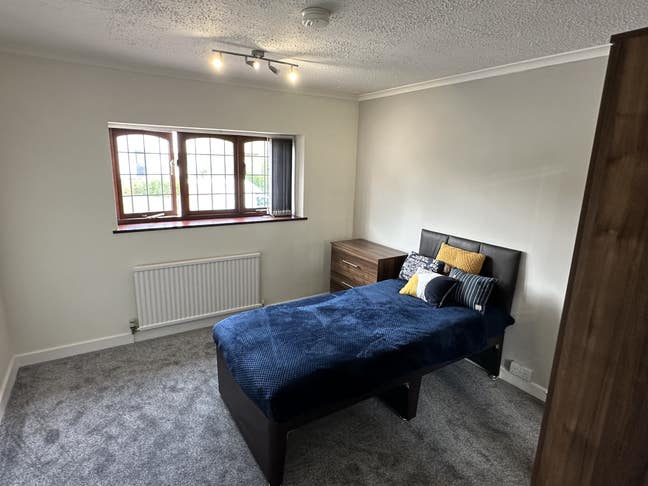 Beautiful Refurbished rooms.Shared House.Bills Inc Main Photo