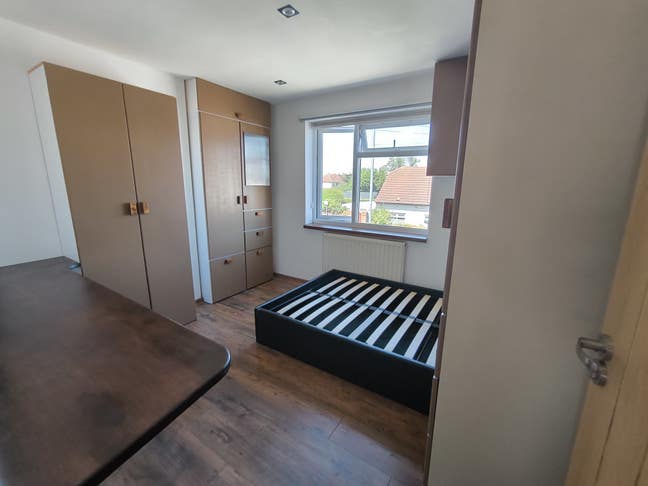 Modern Double Room Bills Included  Main Photo