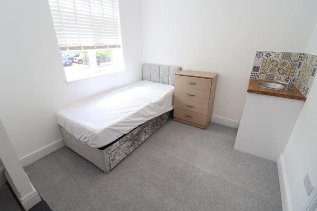 Walking Distance from Morden Station Main Photo