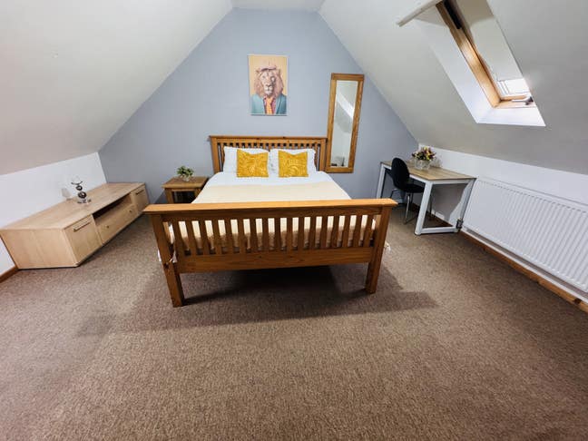 🏡Luxury Spasious Rooms🌻Garden💸 Bills Incl• LE3  Main Photo