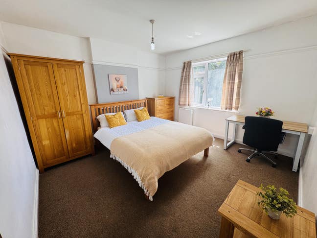 🏡Luxury Spasious Rooms🌻Garden💸 Bills Incl• LE3  Main Photo