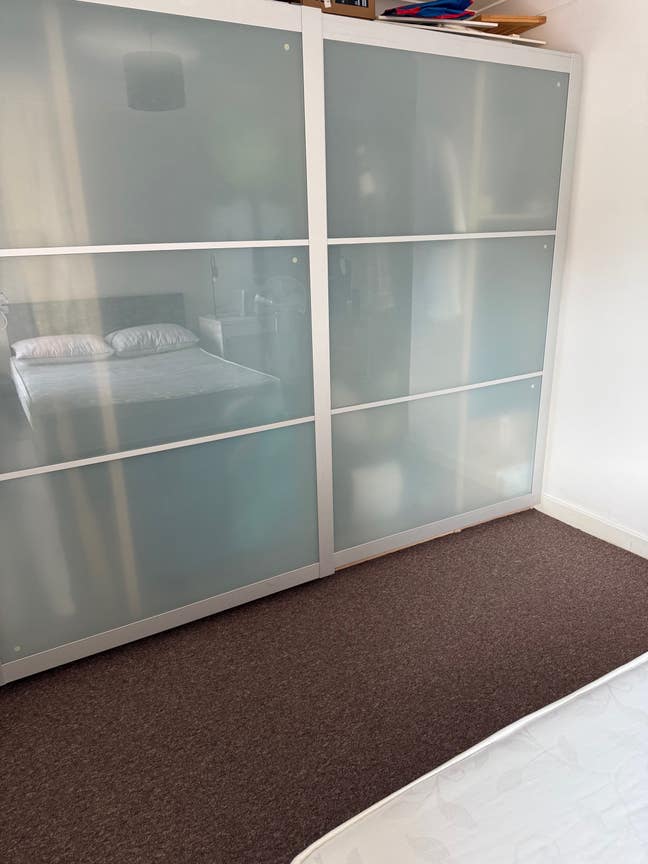 Spacious room available for a female tenant £600/m Main Photo
