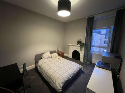 Double room for rent in G51 Main Photo