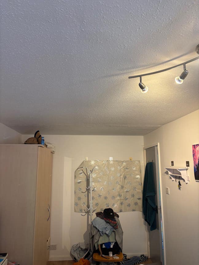Large Double Room Main Photo