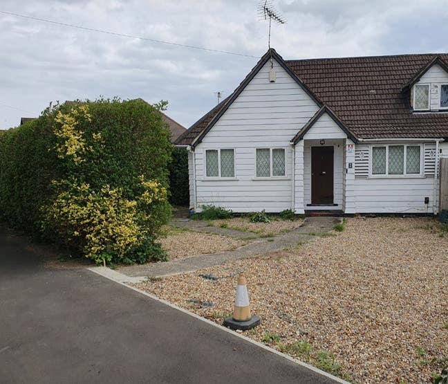 Double Ensuite available in quite location Main Photo