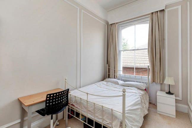 Double room, parking space & near train station Main Photo