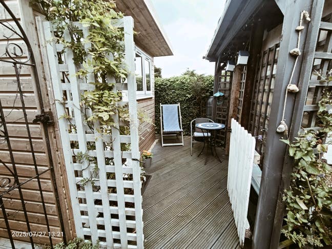 Room by the Sea Main Photo