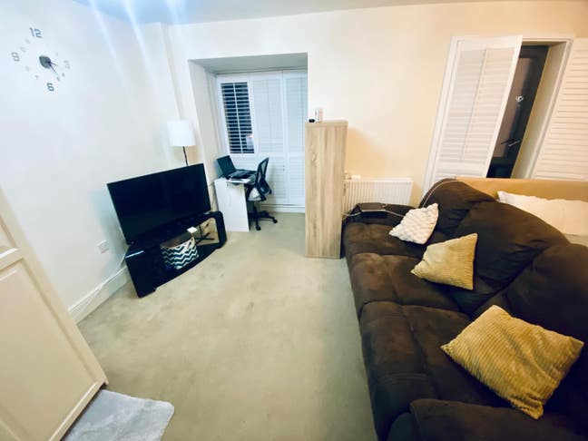 Double bedroom for students or graduates Main Photo
