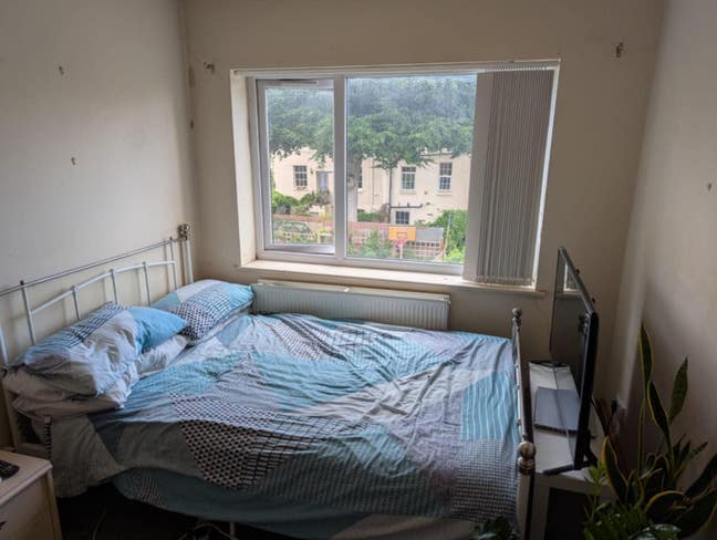 Room available in 6-bed shared house in Southville Main Photo