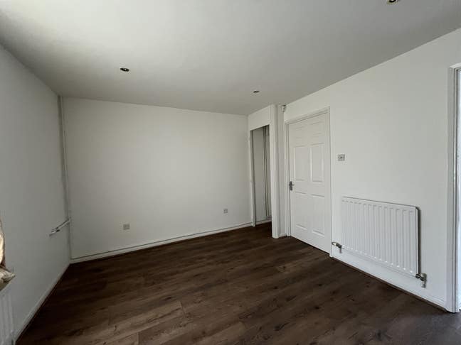 2 Spacious room on offer for rent in Derby Main Photo