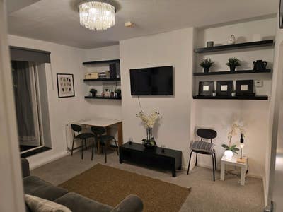 Stunning basement flat in Fulham Main Photo