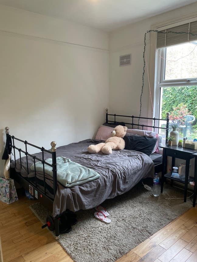 Room in Cozy Flat in Acton. Main Photo