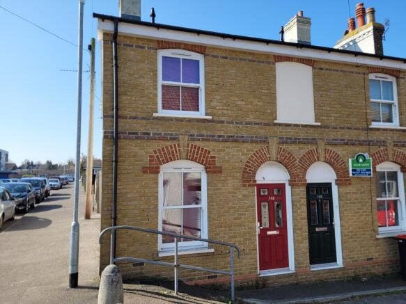 Four rooms available in a modern and furnished end Main Photo