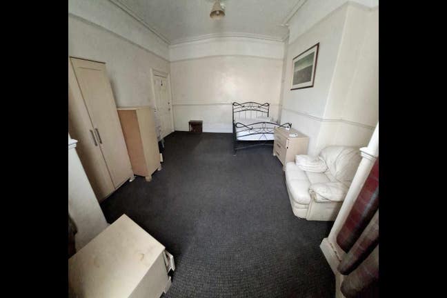 Large Double Rooms To Let Main Photo