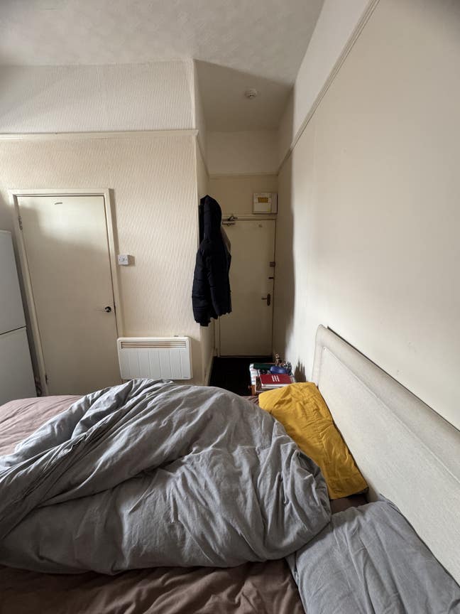 Looking for roommate  Main Photo