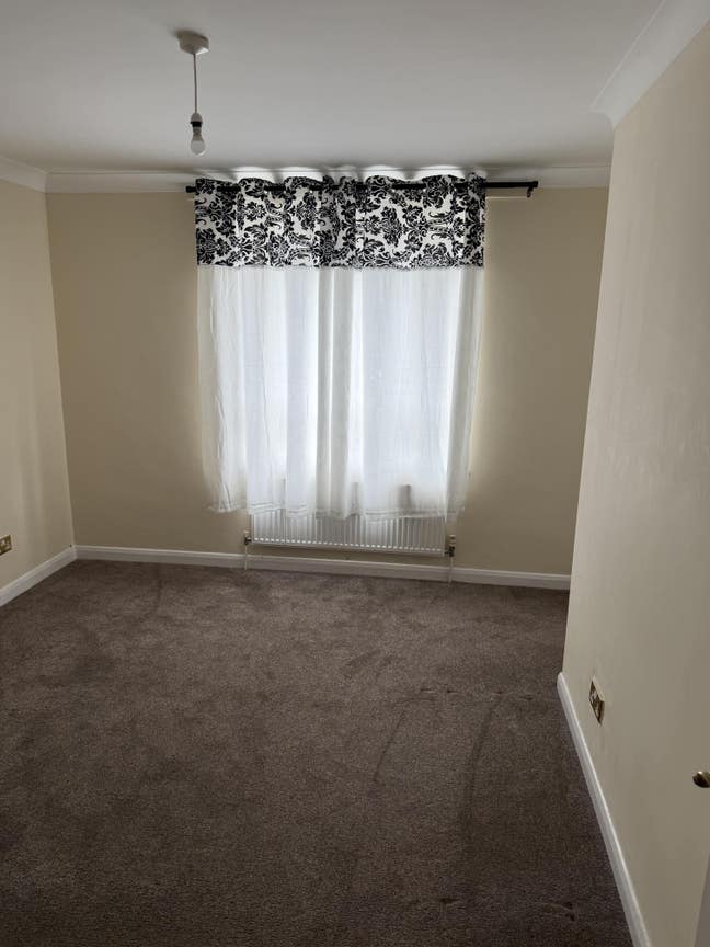  Spacious Double Room Available in Clean, Friendly Main Photo