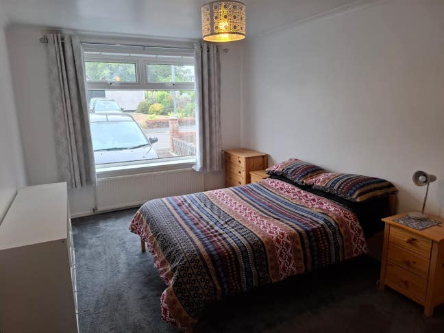 Double room available in a friendly home Main Photo