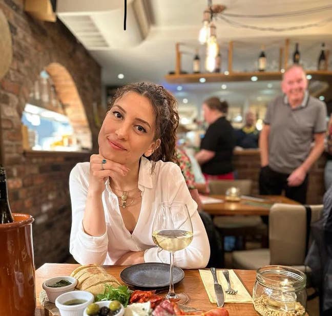 Professional Female Seeking Room-Buddy Ups Welcome Main Photo