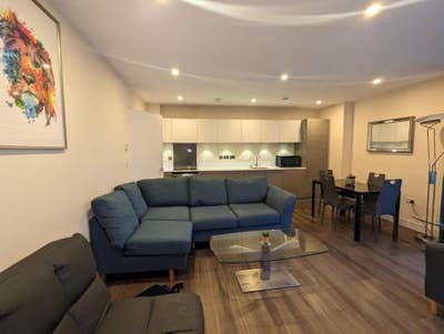 Sweet Balcony 2bed 2bath Train Station Apartment Main Photo