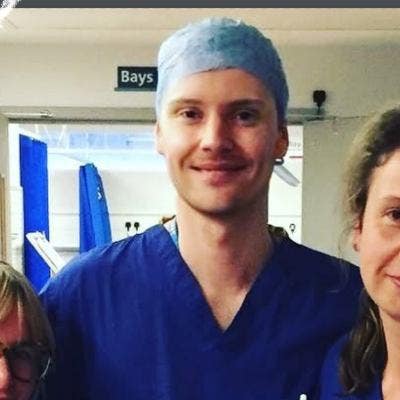  nhs worker for room Main Photo