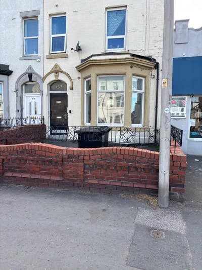 1/2 bed flat - bills inc. Main Photo