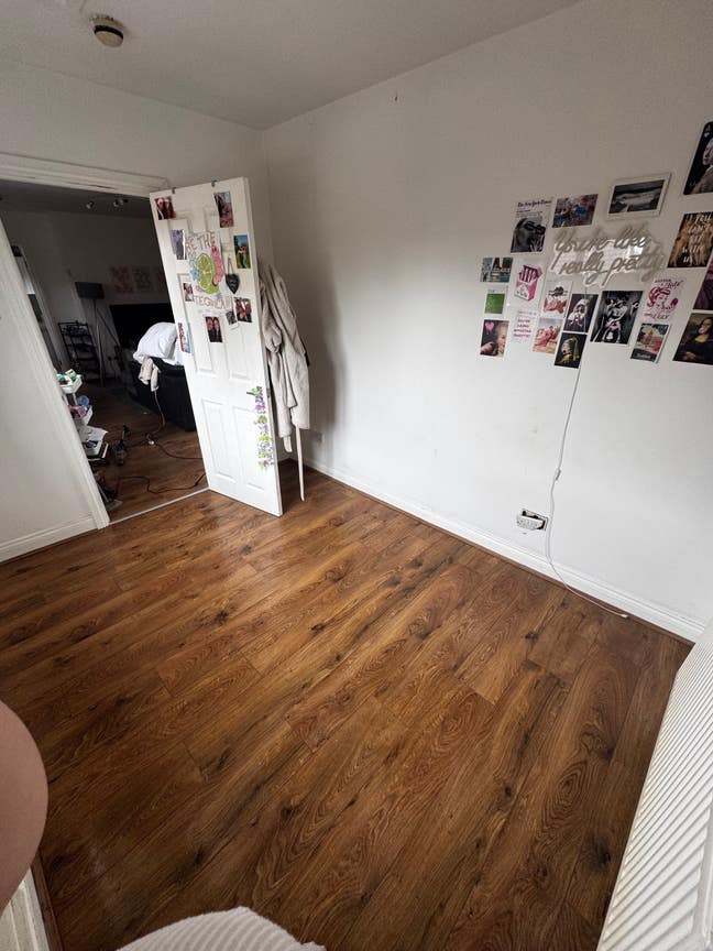Small Double Room available! Main Photo
