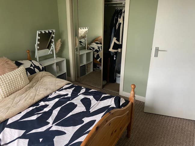 Double bedroom available 1st Sept Main Photo