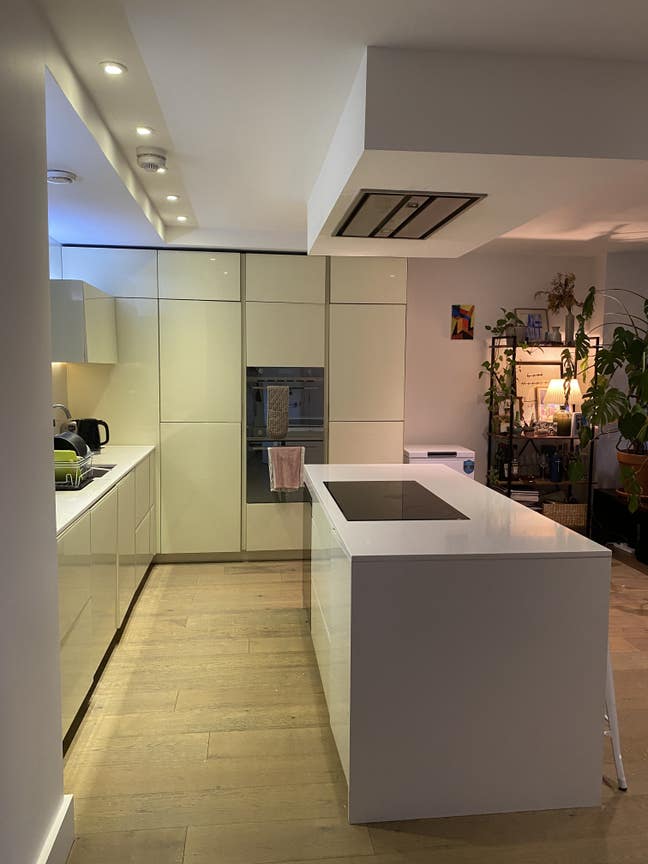 Amazing Room in 4 Bed Shared Duplex Flat!! Main Photo