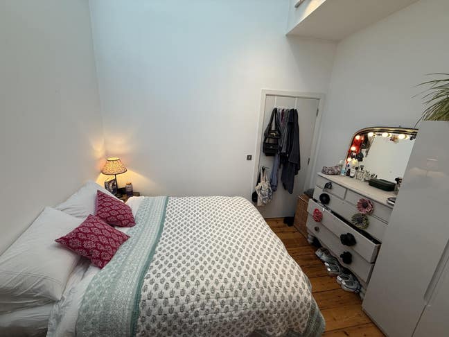 Bright Double Room in Friendly Flatshare, E1 Main Photo