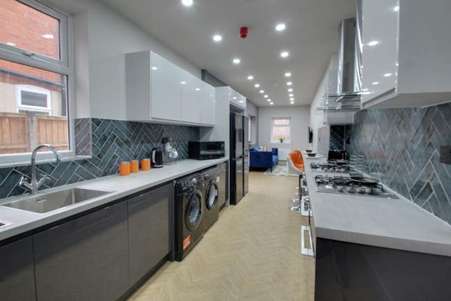 All-Inc Room &pound;450 – Ideal for Professionals Main Photo