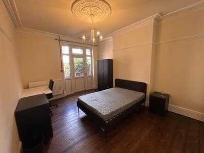 Large Double Room on Stiriing Road Main Photo