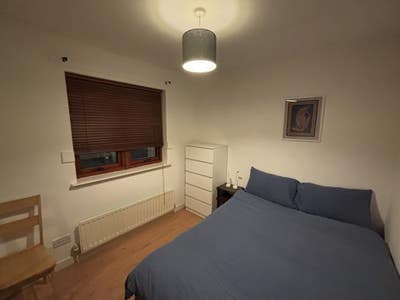 Room in a House with Drive and Garden Main Photo