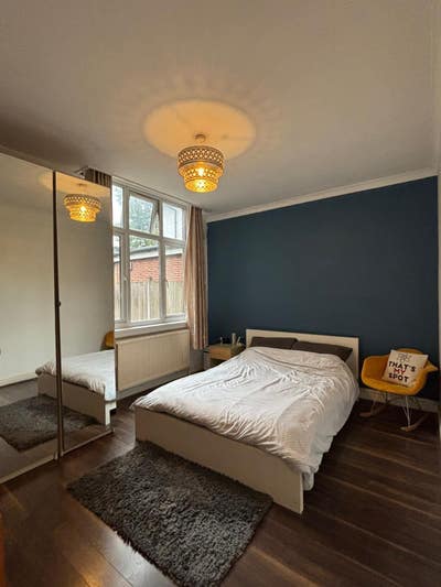 Large Double Room in Flat with Garden & Office  Main Photo