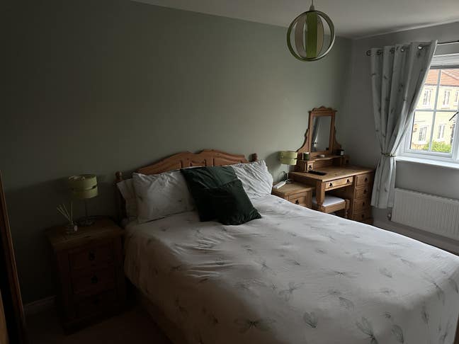 Furnished Large  Double  bedroom  Main Photo