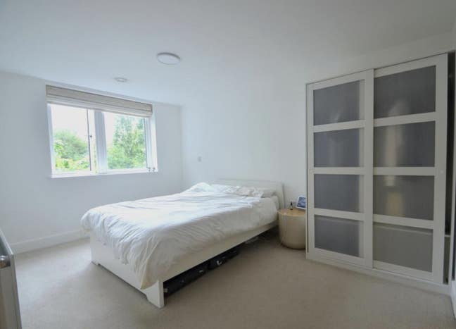 Ensuite Large Room in very quiet flat (bills inc) Main Photo