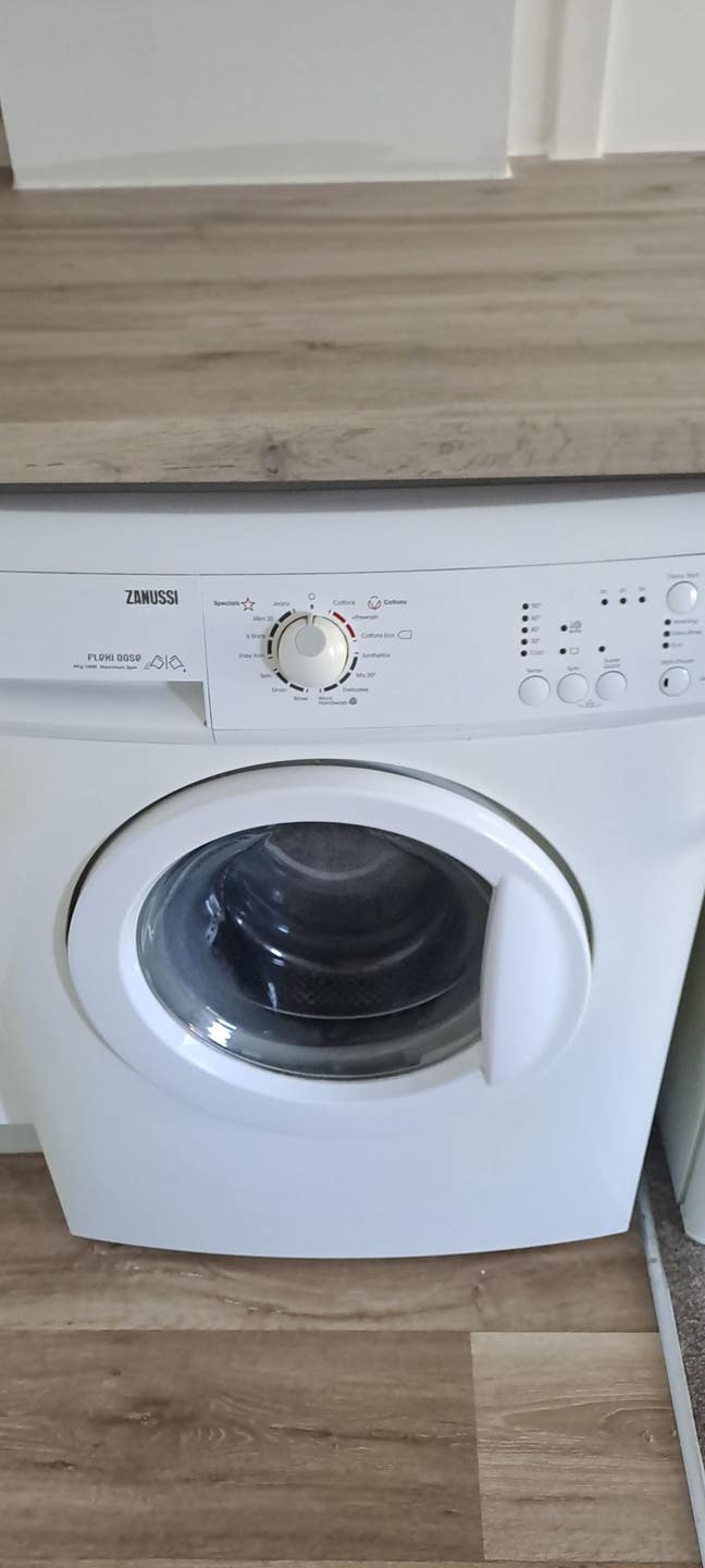 Studio, ensuite, bills inc. South Sutton Main Photo