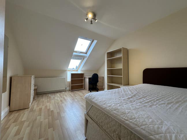 Sept student rooms in 7 bed Heaton house at £460pm Main Photo