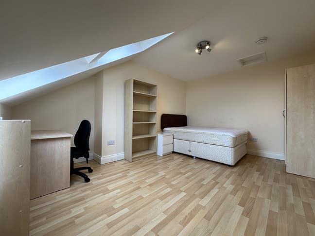 Sept student rooms in 7 bed Heaton house at £460pm Main Photo