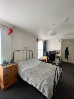  Massive Room Available in Friendly 6-Bed House on Main Photo