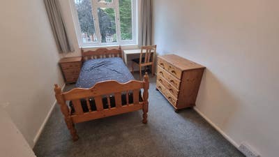 Single room in a quiet 2 bed flat with Parking Main Photo