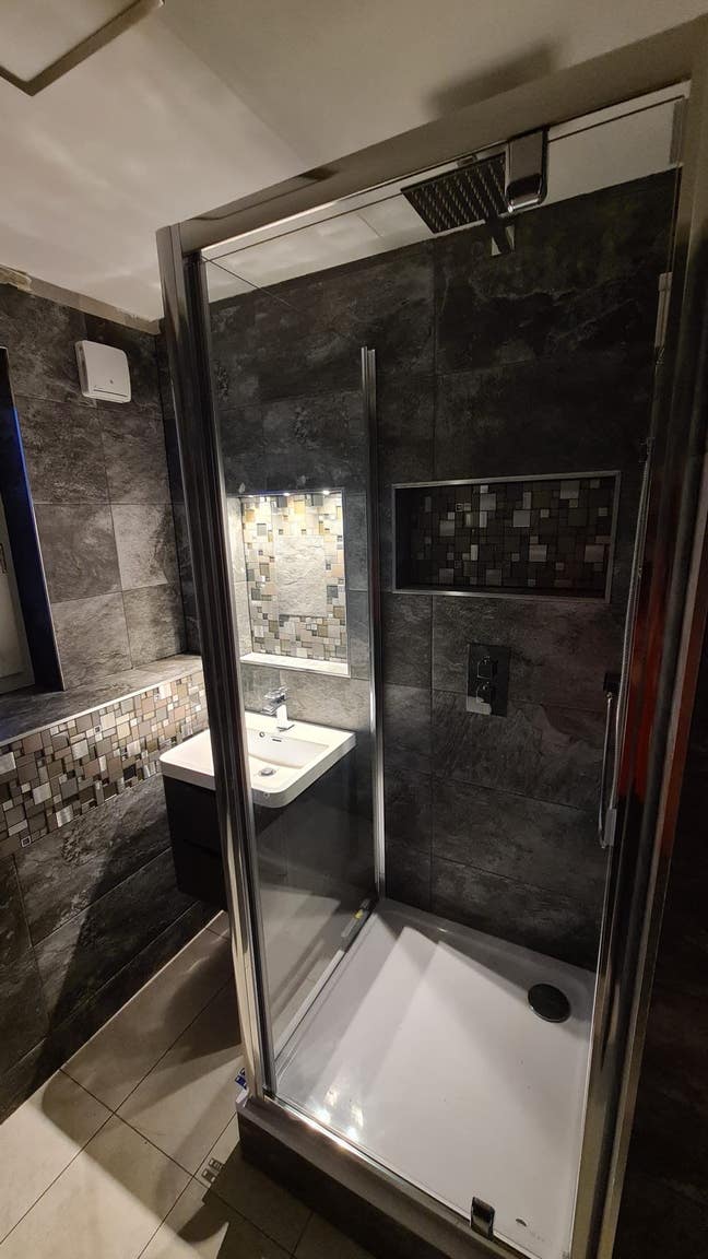 Bright modern flat with luxury bathroom  Main Photo