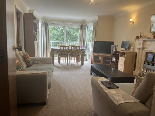 2 Double bedroom flat with parking & garage Main Photo