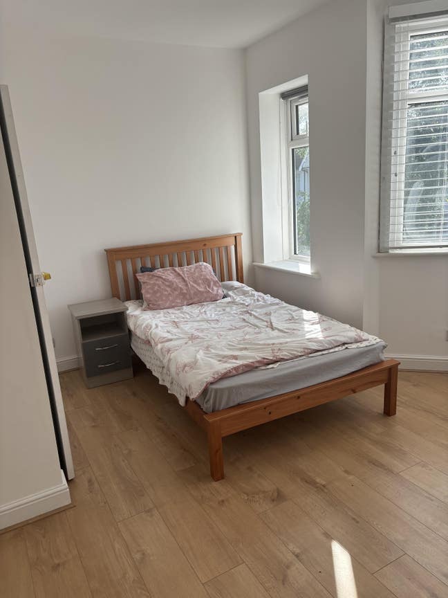 Beautiful Extra large double  room with en-suite  Main Photo